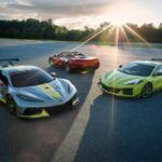 El Chevrolet Corvette es un deportivo de alta gama que ha resistido muy bien la depreciación, especialmente con su nueva generación de motor central. A pesar de su alto rendimiento y precio, los propietarios del Corvette pueden esperar perder solo un 23% de su valor en cinco años. Esto se traduce en alrededor de $15,000 de pérdida, lo cual es bajo para un coche de su categoría. La innovación del motor central y su estatus como el deportivo estadounidense por excelencia hacen que la demanda del Corvette se mantenga sólida incluso en el mercado de segunda mano.
