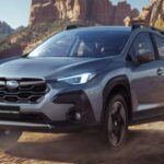 El Subaru Crosstrek 2025 es el SUV ideal para quienes aman la aventura y las actividades al aire libre. Con su tracción total, seguridad superior y diseño robusto pero moderno, este modelo conserva el ADN de Subaru. Su espacio de carga versátil, los asientos traseros abatibles 60/40 y el revestimiento duradero del maletero lo convierten en el compañero perfecto para viajes, deportes y actividades al aire libre. Además, ofrece una experiencia de conducción divertida y segura en cualquier terreno, siendo una opción destacada en su categoría.