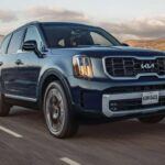 El Kia Telluride es una opción destacada en el segmento de SUV medianos, ofreciendo una combinación perfecta de espacio, comodidad y seguridad. Con la calificación TSP+, el Telluride demuestra que un SUV grande puede ser igualmente seguro. Su sistema de frenado y manejo está diseñado para garantizar que incluso los vehículos de mayor tamaño mantengan un nivel alto de estabilidad y control en situaciones de emergencia. Además, cuenta con una amplia gama de tecnologías de seguridad, como sensores de colisión y cámaras de 360 grados, lo que lo convierte en una opción ideal para familias que priorizan la seguridad.