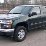 La GMC Canyon, que compartía plataforma con la Chevrolet Colorado, sufrió los mismos problemas que su hermana, lo que resultó en una serie de quejas por parte de los propietarios. Entre 2004 y 2012, la Canyon se enfrentó a defectos mecánicos graves, como fallos en la suspensión y componentes eléctricos defectuosos. Muchos propietarios informaron de un desgaste prematuro de la suspensión, lo que causaba una conducción incómoda y obligaba a realizar costosas reparaciones. Además, los fallos eléctricos y los sensores defectuosos fueron problemas comunes, interrumpiendo la conducción y afectando la fiabilidad general del vehículo.