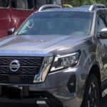 La Nissan Frontier es conocida por su simplicidad y durabilidad, lo que se traduce directamente en menores costos de reparación. Este camión de tamaño mediano sigue un enfoque sencillo y funcional, priorizando la utilidad sobre el lujo. Los modelos recientes, como el Frontier 2020, han mejorado el rendimiento al introducir un nuevo motor sin aumentar los costos de mantenimiento. Si buscas un camión que cumpla su función sin que los gastos de mantenimiento se disparen, la Frontier es una opción sólida.