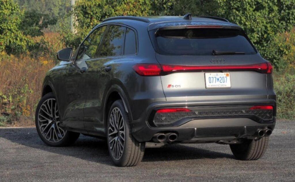 El Audi SQ5 2025: Un SUV deportivo que necesita ser más agresivo.