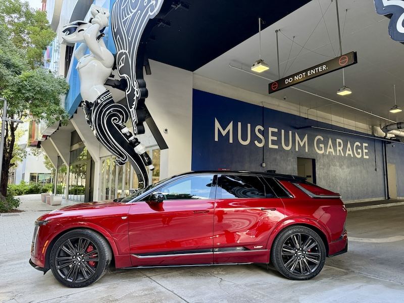 Cadillac Lyriq V Premium 1