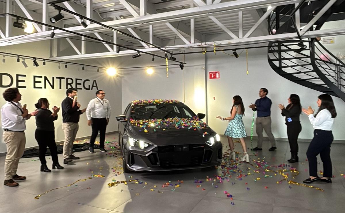 Mariana Botas gana el nuevo Dodge Attitude R/T con accesorios Mopar.