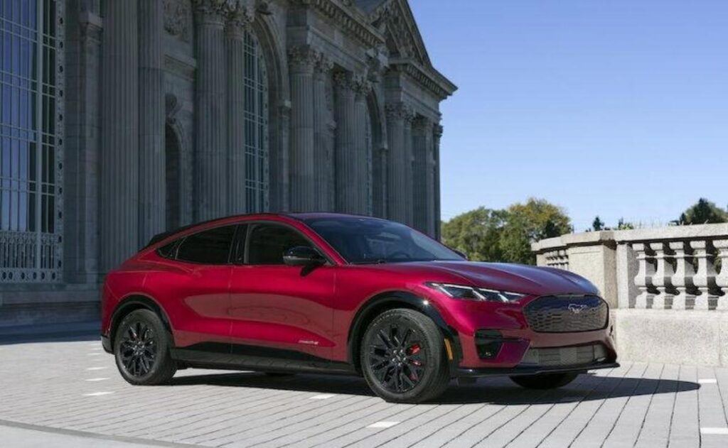 Ford se retracta sobre la extensión de créditos fiscales para vehículos eléctricos: ¿qué significa para los compradores?