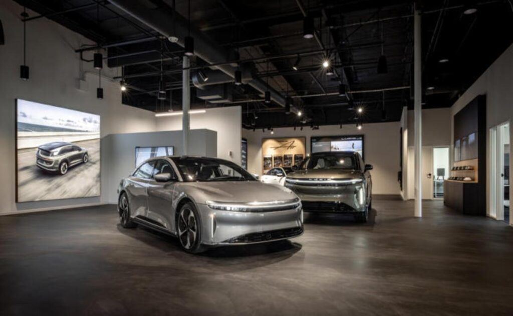 Lucid presenta su competidor para el Tesla Model Y con conducción autónoma de nivel 4.