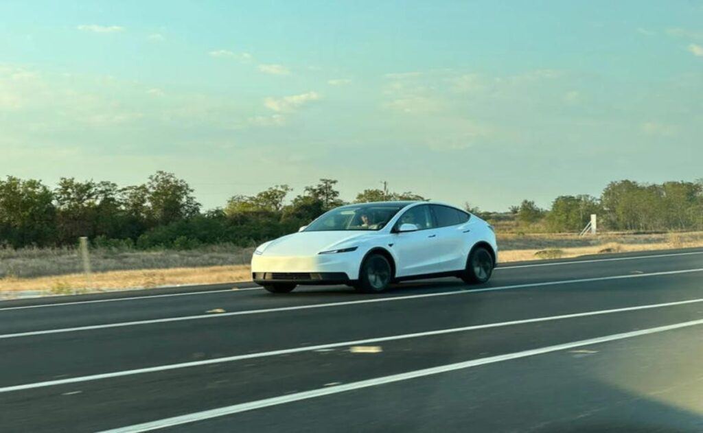 El Model Y más económico de Tesla ya está en camino: ¿Un futuro más accesible para los vehículos eléctricos?