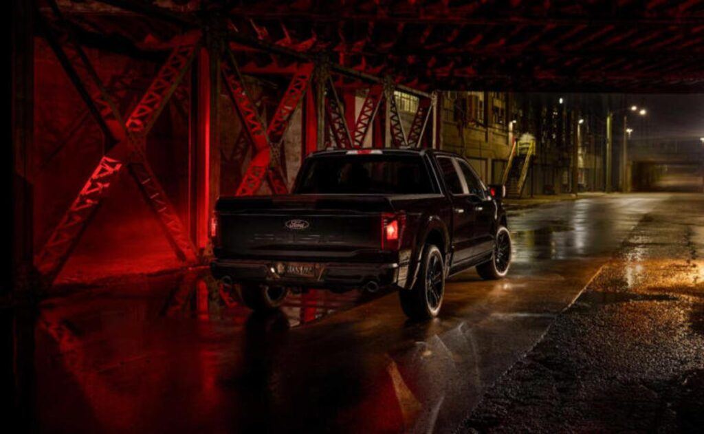 La nueva camioneta V8 supercargada de Ram desafía a la Ford F-150 Lobo: más potencia y actitud.