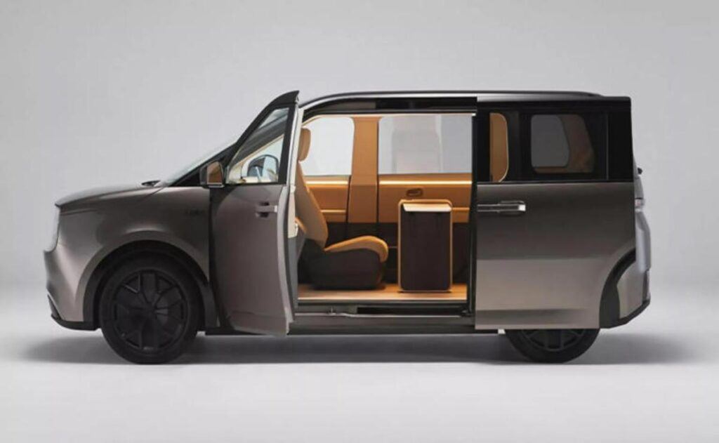 Sharp revoluciona la movilidad con el LDK+: un coche eléctrico que será parte de tu hogar inteligente.