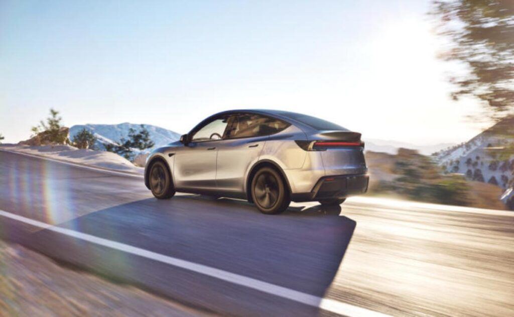 Tesla lanza FSD 14.1: ¡Tu estilo de conducción ahora define cómo maneja tu coche!