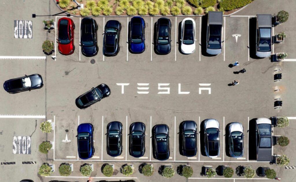 Tesla: Las acciones suben tras el misterioso adelanto de un nuevo producto en X.