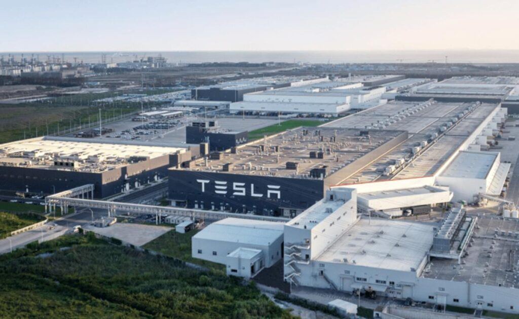 Tesla y su visión de "abundancia sostenible": ¿el futuro de los vehículos autónomos y la IA?
