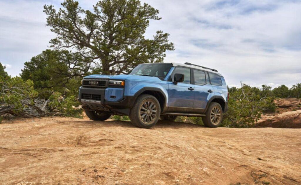 Toyota presenta una idea revolucionaria: un dron para detectar obstáculos en terrenos difíciles.
