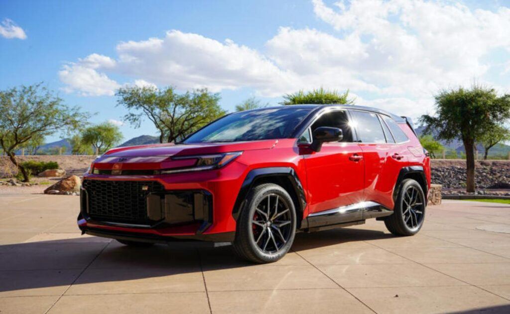 Toyota RAV4 2026: Todo lo que necesitas saber antes de que llegue a los concesionarios.
