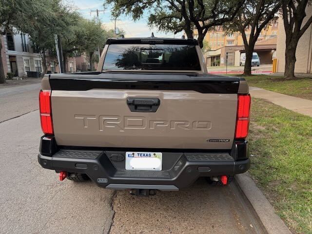Trasera de una Toyota Tacoma TRD Pro Double Cab 2025