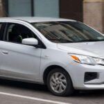 Fatal Accidents: 205 muertes por millón de vehículos registrados
El Mitsubishi Mirage es conocido por ser un coche compacto y asequible, ideal para quienes buscan eficiencia y facilidad de aparcamiento. Sin embargo, su popularidad viene acompañada de una estadística preocupante: 205 muertes por millón de vehículos registrados. A pesar de su bajo precio y su pequeño tamaño, no es uno de los vehículos más seguros. La falta de características de seguridad avanzadas y su estructura liviana lo hacen más vulnerable en caso de accidentes. Si bien es una excelente opción para los que buscan economía, los datos de seguridad deberían ser un factor crucial a considerar.