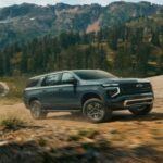 El Chevrolet Suburban 2025 con motor V8 de 6.2L ha sido una de las mayores decepciones del año. General Motors (GM) emitió un retiro masivo afectando a alrededor de 721,000 vehículos de tamaño completo, incluidas las versiones del Suburban con este motor. El problema radica en defectos en las bielas y los componentes del cigüeñal, que pueden provocar fallos súbitos del motor sin previo aviso.

Muchos propietarios han informado de fallos en el motor a bajos kilometrajes, algunos de ellos experimentando bloqueos completos del motor mientras conducían, lo que aumenta el riesgo de accidentes. Si buscas fiabilidad y durabilidad, el Suburban 2025 no parece ser la mejor opción este año.