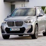 Puntuación de fiabilidad: 7,8/10

El BMW X1 2025 es un SUV compacto que sobresale por su fiabilidad. Con una vida útil estimada de 12,7 años (212.000 km), este modelo tiene solo un 5,1 % de probabilidad de alcanzar los 322.000 km, lo que lo coloca como una opción robusta en su categoría. Además, su sistema de tracción xDrive28i y el potente motor turboalimentado de 2.0 litros y 4 cilindros ofrecen una conducción eficiente y deportiva. Este SUV no solo es fiable, sino también muy seguro, con una calificación de 8,5/10 en seguridad.