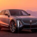 Costos promedio de mantenimiento a 10 años: $7,283

El Cadillac Lyriq es uno de los SUV eléctricos más innovadores y asequibles en el mercado de lujo. Su diseño elegante y sus características tecnológicas avanzadas lo han convertido en una opción popular, a pesar de que Cadillac es una marca que ha tenido dificultades para recuperar terreno frente a competidores europeos y asiáticos. Este SUV eléctrico de tamaño mediano no solo ofrece una conducción suave, sino que también se distingue por su bajo coste de mantenimiento en comparación con otros vehículos de lujo.

En cuanto a fiabilidad, el Lyriq ha tenido algunas retiradas del mercado, pero sigue siendo uno de los vehículos más accesibles en términos de mantenimiento, lo que lo hace una opción atractiva para quienes buscan un SUV de lujo con menor coste total de propiedad.