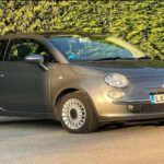 El Fiat 500 es conocido por su aspecto encantador y su agilidad en la ciudad, pero su fiabilidad es cuestionable. A pesar de su popularidad como coche urbano, este modelo ha sido un habitual en los talleres debido a problemas eléctricos constantes y fallos de transmisión. Los mecánicos informan que los propietarios del Fiat 500 se enfrentan a costosos arreglos a medida que el vehículo envejece. Las fallas en el sistema eléctrico y los problemas de transmisión han sido las principales causas por las que este coche no supera los 100.000 kilómetros sin requerir reparaciones importantes.