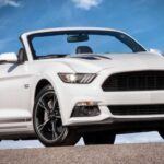 El Ford Mustang 2016 no solo es uno de los muscle cars más legendarios, sino que también ofrece una fiabilidad superior en comparación con otros deportivos. Con múltiples opciones de motorización, incluido un motor V6 de 3.7 litros y un motor EcoBoost de 2.3 litros, el Mustang ofrece una experiencia de conducción emocionante sin comprometer la fiabilidad. El modelo V8 GT lleva la potencia a otro nivel con 435 caballos de fuerza, perfecto para aquellos que buscan la experiencia completa de un muscle car. Además, su costo de mantenimiento anual es relativamente bajo, con $829 en promedio, lo que lo convierte en una opción fiable a largo plazo.