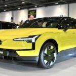 Volvo ha sido históricamente conocida por sus excepcionales características de seguridad, colocándose a menudo en los primeros puestos por su resistencia a los choques y los sistemas de asistencia al conductor. Sin embargo, en términos de fiabilidad, la marca se encuentra en un punto intermedio. Aunque no es la peor marca en cuanto a confiabilidad, algunos propietarios de Volvo informan que experimentan más problemas en comparación con otras marcas consolidadas.

Por ejemplo, modelos como el Volvo XC90 y el Volvo S60 tienen una buena reputación en cuanto a diseño interior y tecnologías de seguridad, pero los problemas mecánicos y de electrónica pueden ser más frecuentes en comparación con marcas más confiables. Si la fiabilidad es tu principal preocupación, podría ser mejor considerar otras opciones, aunque Volvo sigue siendo una excelente elección para aquellos que priorizan la seguridad y el lujo.