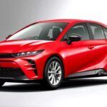 Precio inicial: $23,920
El Toyota Corolla sigue siendo uno de los sedanes más vendidos del mundo gracias a su fiabilidad, rendimiento y accesibilidad. El modelo 2026 continúa ofreciendo una excelente eficiencia de combustible, una conducción cómoda y una destacada seguridad, incluyendo características avanzadas de asistencia al conductor. El Corolla 2026 también es reconocido por su bajo costo de mantenimiento y su alto valor de reventa, lo que lo convierte en una de las mejores opciones para quienes buscan un coche económico y duradero.