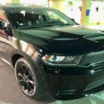 La Dodge Durango ha sido un SUV popular durante años, conocido por su tamaño robusto y su potencia. Sin embargo, a pesar de sus actualizaciones, la Durango no logra retener su valor. Su consumo de combustible elevado y su peso considerable son dos factores que juegan en su contra. Cuando los compradores ven cuántos modelos más baratos aparecen en el mercado de segunda mano, rápidamente se dan cuenta de cuánto han perdido en su compra.