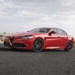 El Alfa Romeo Giulia es conocido por ofrecer una de las experiencias de conducción más deportivas en su segmento. Sin embargo, la fiabilidad no es su punto fuerte. A pesar de su atractivo diseño y sus potentes motorizaciones, los propietarios han experimentado fallos frecuentes en el sistema eléctrico y otros componentes mecánicos. Los problemas de fiabilidad se han convertido en una queja común entre los usuarios, lo que resta confianza en la marca.