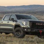 Al igual que el Chevrolet Suburban, la GMC Sierra 1500 2025 equipada con el motor V8 de 6.2L ha sido objeto de un retiro masivo debido a fallos en los mismos componentes del motor. Estos problemas, que afectan a 721,000 vehículos de GM, han provocado quejas de propietarios que han experimentado fallos repentinos del motor, incluso con menos de 20,000 millas recorridas.

La Sierra 1500 de 2025 ha demostrado ser particularmente problemática en cuanto a fiabilidad, y ha causado que los conductores se queden varados en la carretera debido a la falla total del motor. Estos incidentes han puesto en duda la capacidad de GM para producir una camioneta confiable con el motor V8 de 6.2L.