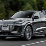 Costos promedio de mantenimiento a 10 años: $7,244

Audi sigue demostrando su liderazgo en la tecnología de vehículos eléctricos con el Q6 e-tron, un SUV compacto que ofrece un rendimiento impresionante. Este modelo está situado entre el Q4 e-tron y el Q8 e-tron de Audi, combinando un diseño moderno con la experiencia de conducción premium que caracteriza a la marca. Su aceleración rápida y las características tecnológicas lo hacen destacar en su segmento.

Aunque el Q6 e-tron tiene una puntuación de fiabilidad relativamente baja en comparación con otros SUV de lujo, su bajo coste de mantenimiento lo convierte en una opción atractiva para aquellos que buscan un SUV eléctrico de lujo sin que los gastos de reparación se disparen.