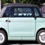 Citroën ha sido sinónimo de confort y originalidad en el mundo automotriz, destacándose por su capacidad de crear coches con suspensiones suaves y un diseño peculiar. Modelos como el Citroën Ami o el icónico DS son ejemplos de vehículos que priorizan la comodidad y la fantasía.

¿Por qué no están en EE. UU.?
La falta de Citroën en EE. UU. se debe más a una estrategia corporativa que a la viabilidad del producto. Stellantis, propietario de Citroën, ha optado por no introducir la marca en un mercado saturado de marcas como Jeep y Fiat, que ya ocupan el nicho de vehículos urbanos.