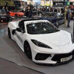 El Chevrolet Corvette Stingray 2021 es la perfecta combinación de potencia bruta y comodidad moderna. Su motor V8 de 6.2 litros ofrece una aceleración impresionante, mientras que su motor central proporciona un equilibrio y manejo excepcionales. El interior está diseñado pensando en el conductor, con tecnología de última generación que incluye un panel de instrumentos digital y un sistema de infoentretenimiento fácil de usar.

Lo que hace que el Corvette Stingray sea una excelente opción para la conducción diaria es su sorprendente espacio de carga, lo que lo convierte en un deportivo práctico para llevar compras o equipaje para una escapada de fin de semana. Su combinación de rendimiento y confort lo hace ideal para el uso diario sin perder ni un ápice de su esencia deportiva.