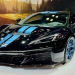 Para los amantes de la alta velocidad y el rendimiento, el Chevrolet Corvette C8 es una opción imprescindible. Este modelo ha sido completamente renovado, con un motor V8 que ofrece una potencia impresionante, junto con un diseño aerodinámico que combina estética y funcionalidad. Aunque no es el vehículo ideal para familias, si lo que buscas es un deportivo estadounidense con un rendimiento de primer nivel, la Corvette sigue siendo una de las mejores opciones del mercado. Además, su fiabilidad y durabilidad la convierten en una gran inversión para los aficionados a los coches de alto rendimiento.