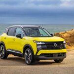 Precio de venta sugerido inicial: $22,430
El Nissan Kicks ha recibido una actualización significativa para el modelo 2026, con un diseño más moderno y una mejor tecnología. Este SUV subcompacto es ahora uno de los más eficientes del mercado, con un consumo de combustible impresionante y un diseño muy funcional. La fiabilidad del Kicks es buena, con una puntuación de 82/100, y su mantenimiento se mantiene relativamente asequible, con costos estimados de $7,791 a lo largo de 10 años. Si bien el Kicks aún es un modelo nuevo, su simplicidad mecánica debería asegurar una vida útil larga y sin complicaciones.