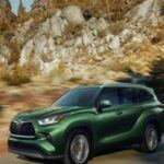 Similar al Highlander Hybrid, el Toyota Highlander convencional también es un favorito entre aquellos que buscan un SUV que se mantenga confiable durante más de una década. Este modelo es particularmente popular por su comodidad, capacidad de carga y el espacio para la familia, haciendo de él una excelente opción para viajes largos y la vida diaria. Aunque la versión híbrida es más económica en combustible, la versión convencional sigue siendo apreciada por su fiabilidad y desempeño consistente a lo largo de los años.