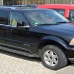 El Lincoln Aviator, aunque inicialmente se posicionó como un SUV de lujo, no pudo evitar los problemas con su transmisión 5R55S. Esta caja de cambios presentó fallas frecuentes debido a problemas con los solenoides y los embragues. Los propietarios se enfrentaban a reparaciones costosas, a menudo más caras que el valor de reventa del vehículo. En lugar de ser un 