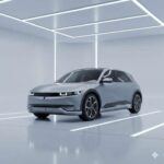 El Hyundai Ioniq 5 ha sido una de las sorpresas más grandes del mercado eléctrico en los últimos años. Con un diseño futurista y retro a la vez, este coche es perfecto para quienes buscan algo diferente. Su autonomía de 303 millas lo coloca en una excelente posición frente a la competencia, y lo mejor es que se puede cargar del 10% al 80% en menos de 20 minutos con la carga rápida. El precio de partida es de 43,000 dólares, lo que lo convierte en una opción atractiva, especialmente considerando su diseño innovador y el espacioso interior que incluso incluye un asiento trasero deslizable.