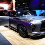 Depreciación: 65% en 5 años
El Infiniti QX80, un SUV de lujo de gran tamaño, también es conocido por su mala retención de valor. Aunque su motor potente y características de lujo lo hacen atractivo para algunos compradores, el alto costo de propiedad (mantenimiento y consumo de combustible) y la falta de una base de clientes amplia en comparación con marcas como Lexus o Acura hacen que pierda valor rápidamente. Su depreciación de 65% en cinco años lo coloca en la lista de los coches con peor reventa.