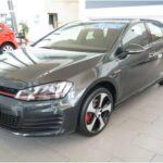 El Volkswagen Golf es uno de los coches más queridos de Europa y ha dejado una fuerte marca a nivel global. Desde su lanzamiento en los años 70, el Golf ha ofrecido un tamaño compacto, potencia y estilo en un solo paquete. El Golf GTI revolucionó el segmento de los 