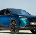 Peugeot es conocido por su diseño vanguardista y sus interiores de alta gama. El Peugeot 3008 es uno de los modelos más deseados, un crossover que combina estilo y funcionalidad. La marca ha sido muy exitosa en Europa y otras partes del mundo, pero no se ve en las carreteras de EE. UU.

¿Por qué no están en EE. UU.?
Peugeot estuvo cerca de regresar a EE. UU. antes de que Stellantis decidiera redirigir sus esfuerzos hacia Alfa Romeo. El fuerte competidor de Peugeot en el mercado estadounidense es Volkswagen, y con la fusión de PSA con Fiat, Peugeot quedó relegado a los planes secundarios de Stellantis.