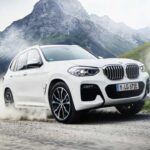 El BMW X3 2018 alcanzó una puntuación de 85 sobre 100 en fiabilidad, convirtiéndolo en uno de los SUVs más equilibrados del segmento de lujo. Este modelo ofrece una experiencia de conducción emocionante gracias a su motor turboalimentado y su suspensión precisa, al tiempo que mantiene una fiabilidad a largo plazo notable. Su interior, que incluye materiales de alta calidad y un sistema de infoentretenimiento intuitivo, refleja la atención al detalle que caracteriza a BMW. A pesar de ser un modelo de lujo, los costos de mantenimiento del X3 2018 se mantuvieron relativamente bajos, lo que lo convierte en una opción atractiva para quienes buscan un SUV de lujo sin sorpresas en el taller.