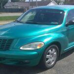 El Chrysler PT Cruiser fue un vehículo que destacó por su diseño único, pero no logró convencer a los propietarios en cuanto a su desempeño. A pesar de su estética llamativa, el coche sufrió de problemas de manejo, tecnología obsoleta y un rendimiento que dejaba mucho que desear. Además, la calidad de los materiales interiores era baja, lo que contribuyó a una experiencia de propiedad insatisfactoria.

Problemas comunes:

Manejo poco ágil.

Tecnología desactualizada.

Bajo rendimiento y calidad interior deficiente.