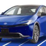 El Toyota Prius sigue siendo el icono de los híbridos, y para 2025 mantiene su reinado como uno de los coches más eficientes del mercado. Con hasta 57 mpg combinado, el Prius no solo ofrece una eficiencia sobresaliente, sino que también incorpora un diseño futurista y un rendimiento fiable. Además, el Prius es conocido por su fiabilidad a largo plazo, lo que lo convierte en una excelente opción para quienes buscan un coche económico y duradero.