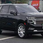 El Chevrolet Tahoe ha sido una pieza fundamental en el mercado de SUV de gran tamaño, con su gran capacidad de remolque y su construcción robusta. Su motor V8 proporciona la potencia necesaria para todo, desde la conducción urbana hasta las aventuras fuera del asfalto. Los propietarios suelen destacar la longevidad del Tahoe, con muchos modelos superando los 200,000 kilómetros si se le da un mantenimiento adecuado.