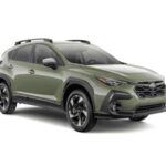El Subaru Crosstrek 2025 es perfecto para quienes desean un SUV compacto que combine lo mejor de la ciudad y la naturaleza. Equipado con tracción total estándar y una excelente eficiencia de combustible, es ideal tanto para los desplazamientos urbanos como para aventuras al aire libre. Este modelo también destaca por su alto despeje del suelo, lo que lo hace apto para caminos más difíciles. Además, su sistema EyeSight de seguridad es estándar, con opciones adicionales como control de crucero adaptativo. Si buscas un SUV práctico, confiable y versátil, el Crosstrek 2025 es una opción destacada.
Precio estimado: Desde 23,000 USD
