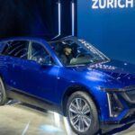 El Jeep Wrangler, un ícono de la marca Jeep, sigue siendo uno de los SUV más populares, pero su fiabilidad está en entredicho. Desde su lanzamiento en 2018, el modelo JL ha acumulado una cantidad significativa de retiradas del mercado, con una puntuación de fiabilidad de solo 27/100 en Consumer Reports. Los fallos en la dirección, la suspensión y los incendios eléctricos han afectado a muchos propietarios. A esto se suman las filtraciones en los techos de lona y problemas con el interior, lo que hace que muchos propietarios se arrepientan de su compra.