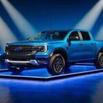 El Ford Ranger 2025 es un ejemplo claro de cómo la camioneta perfecta puede ofrecer lujo y comodidad sin perder su funcionalidad. Comparado con generaciones anteriores, el Ranger se ha refinado notablemente, con un interior de alta calidad y un diseño funcional que lo convierte en una opción atractiva para quienes buscan una camioneta que combine robustez y confort.

Equipado con una interfaz de pantalla táctil fácil de usar, botones físicos intuitivos y asistentes de conducción avanzados, el Ranger no solo se destaca por su capacidad de carga y remolque, sino también por su ergonomía y diseño interior. Esta camioneta es perfecta tanto para trabajos exigentes como para viajes largos con la familia.