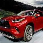 Probabilidad de durar más de 250,000 millas: 31.0%
Precio: $46,470 a $59,925
El Toyota Highlander Hybrid 2025 es el compañero ideal para quienes buscan un SUV híbrido que sea duradero y económico. Con dos opciones de motorización híbrida, este modelo ofrece una gran economía de combustible, junto con una fiabilidad comprobada. Su sistema híbrido garantiza una conducción eficiente sin sacrificar el rendimiento, lo que le permite a este SUV durar muchos más años que otros en su segmento. La combinación de durabilidad, rendimiento y eficiencia de combustible hace que el Highlander Hybrid sea una opción inteligente para quienes quieren un vehículo para muchos años.