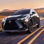 El Lexus NX 2026 es un SUV de lujo accesible, con un precio inicial de $46,120. Aunque su precio lo coloca en el rango de los SUV de lujo, su nivel de refinamiento y materiales lo hacen destacar frente a muchos competidores más caros. El exterior del NX es moderno y audaz, mientras que su interior está lleno de materiales de primera calidad, pantallas digitales integradas y un funcionamiento silencioso.

El NX 2026 ofrece versiones híbridas y de híbridos enchufables, con un sistema de infoentretenimiento de 14 pulgadas y una interfaz táctil intuitiva. La fiabilidad de Lexus y su reputación en cuanto a lujo accesible lo convierten en una opción muy atractiva para quienes buscan una experiencia premium sin los costos de las marcas alemanas.